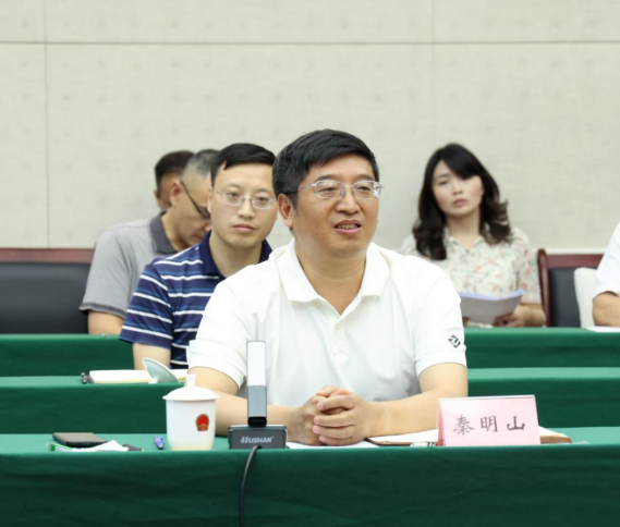 6969秦明山巡视员对双方签订合作协议表示祝贺.
